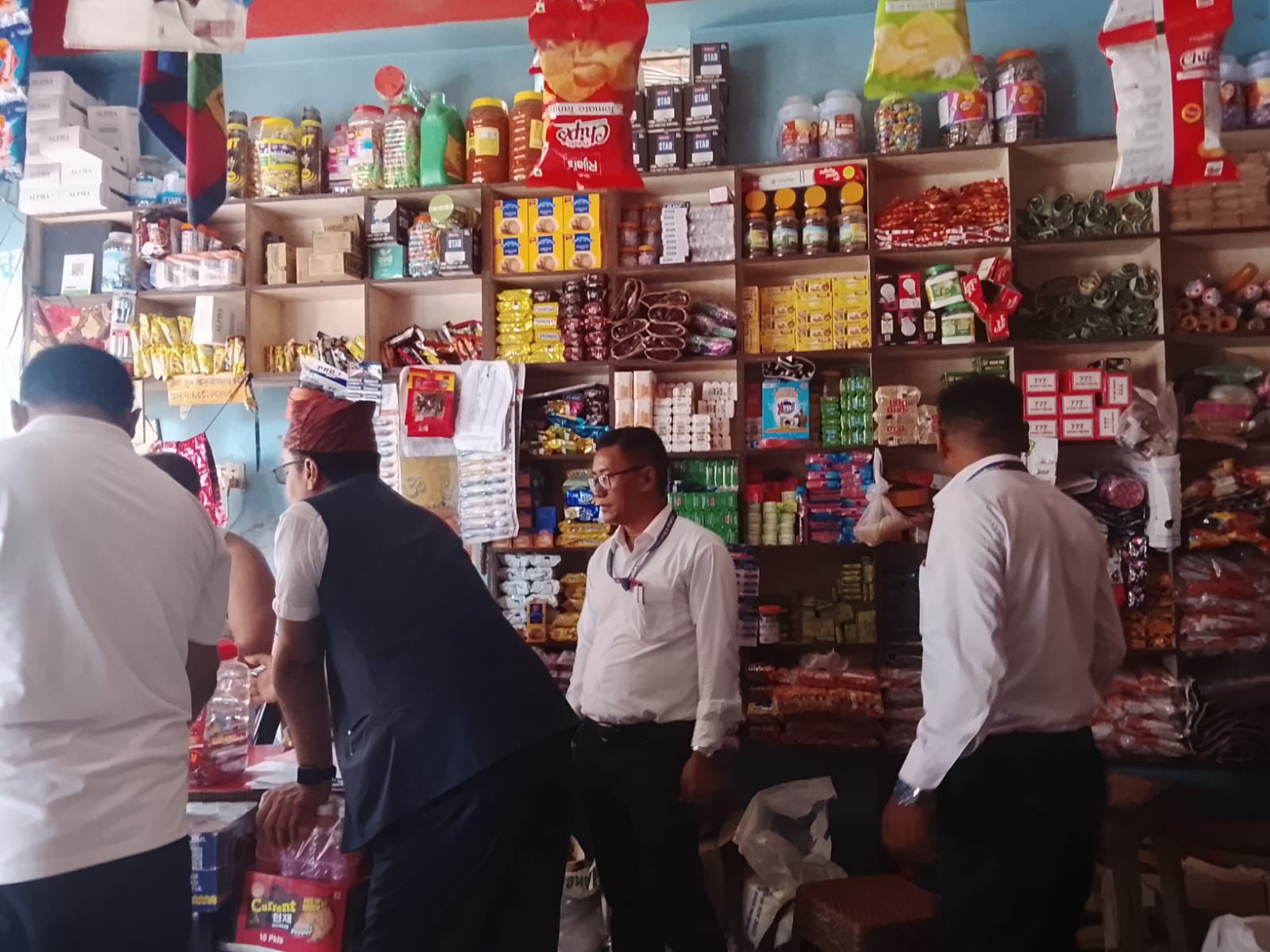 उदयपुरमा दशैं–तिहार लक्षित बजार अनुगमन, कटारी बजारमा एक हाेटल २० हजार जरिवानामा